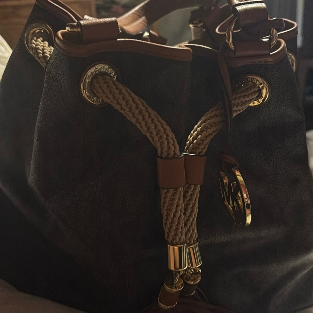 Mk purse like new